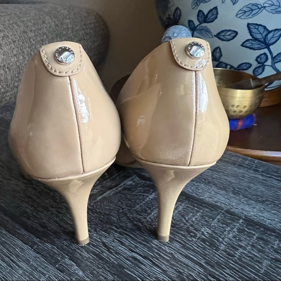 NIB! Michael Kors Flex Mid Pump in Nude Patent Sz US8.5 - Picture 7 of 12
